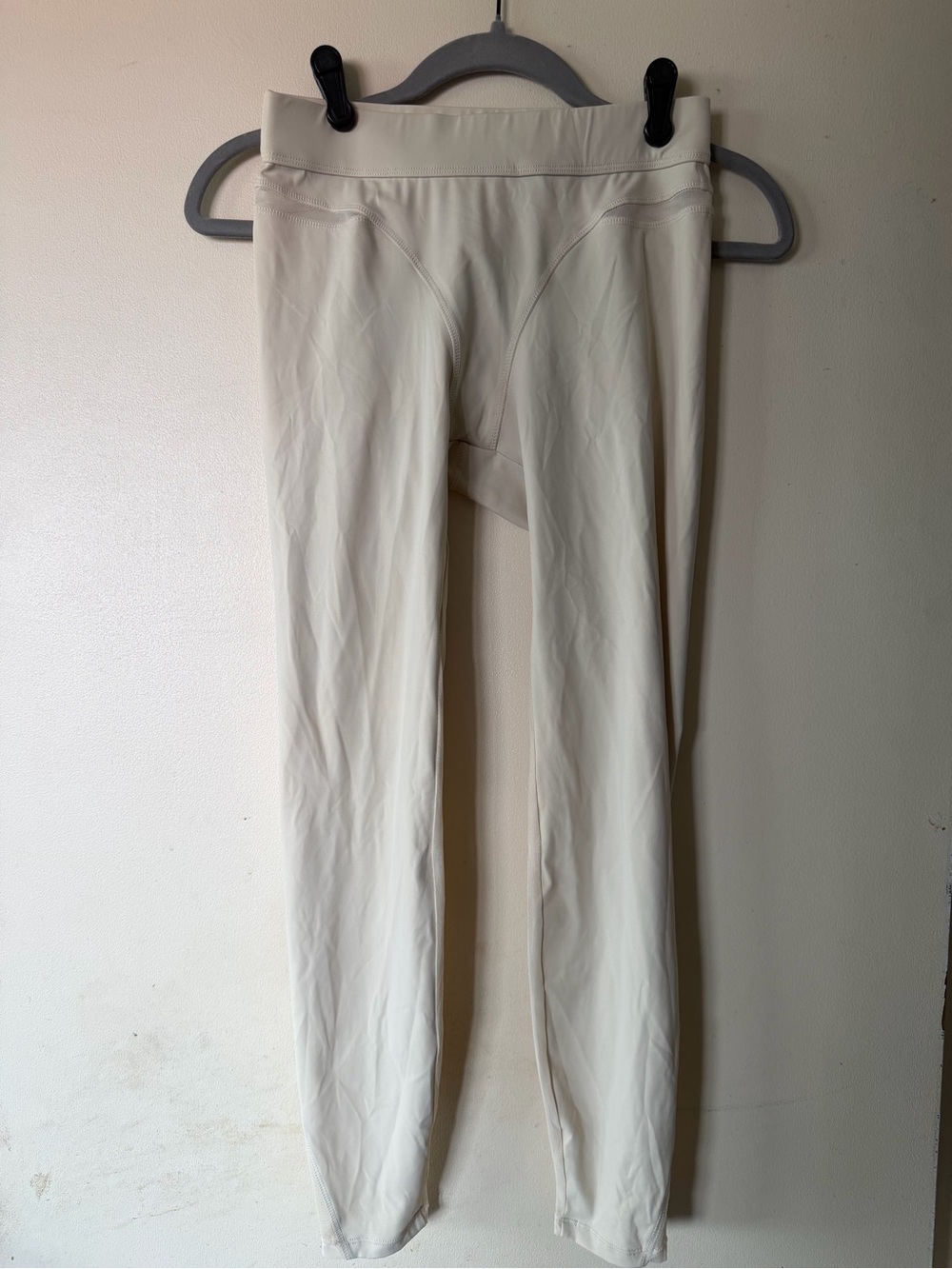 Yoga SET pants and top from Hawai’i EVRY apparel collection